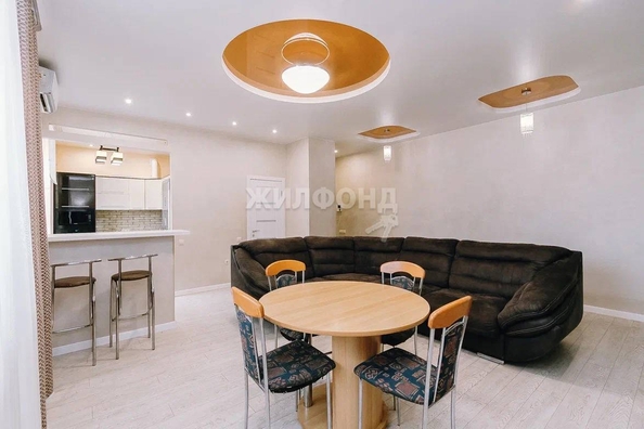 
   Продам 3-комнатную, 80.1 м², 7-й микрорайон, 18

. Фото 3.