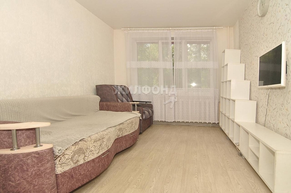 
   Продам 3-комнатную, 60.1 м², Петухова ул, 120

. Фото 2.