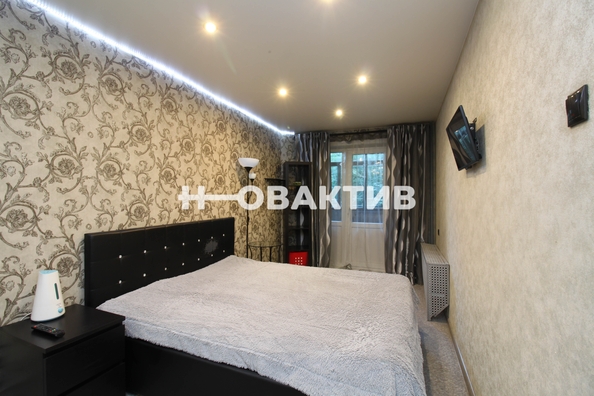 
   Продам 3-комнатную, 59.9 м², Петухова ул, 146

. Фото 2.