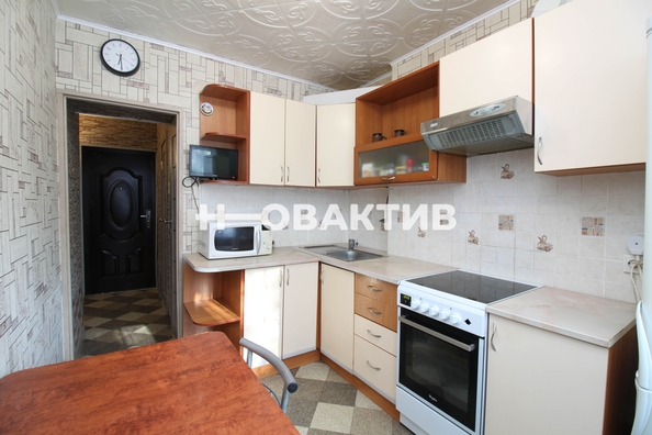 
   Продам 3-комнатную, 59.9 м², Петухова ул, 146

. Фото 11.