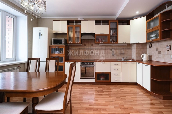 
   Продам 3-комнатную, 96.9 м², Гоголя ул, 42

. Фото 2.