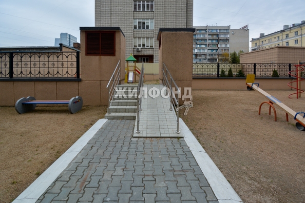 
   Продам 4-комнатную, 143 м², Романова ул, 25

. Фото 11.