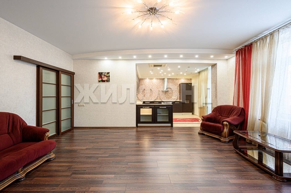 
   Продам 3-комнатную, 117.4 м², Щетинкина ул, 49

. Фото 1.