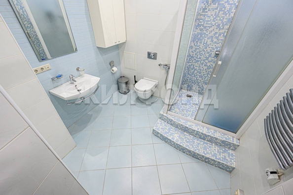 
   Продам 3-комнатную, 117.4 м², Щетинкина ул, 49

. Фото 24.