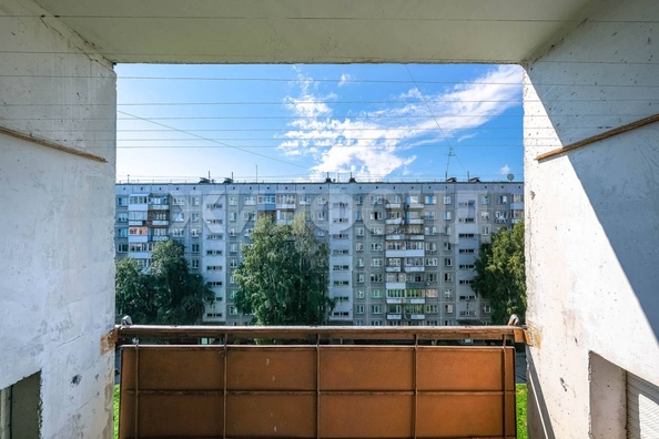 
  Продается 3-комн. квартира, 62.5 м², Ленинградская ул, д. 182
. Фото 2.