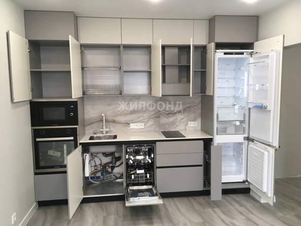 
   Продам 3-комнатную, 62.7 м², 3-й микрорайон, 14/1

. Фото 2.