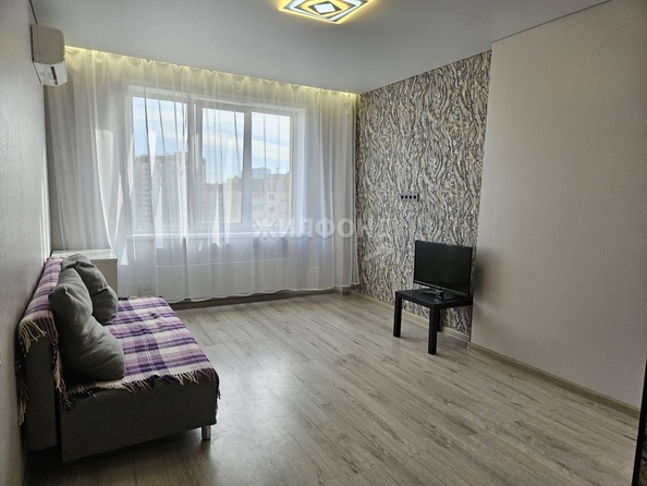 
   Продам 1-комнатную, 39.6 м², Виктора Уса ул, 1/1

. Фото 2.