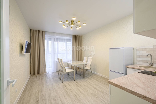 
   Продам 1-комнатную, 38 м², Закаменский мкр, 22

. Фото 2.