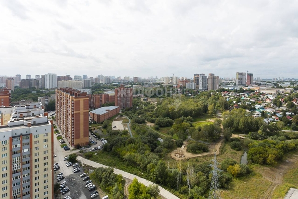 
   Продам 2-комнатную, 56 м², Есенина ул, 12/2

. Фото 18.