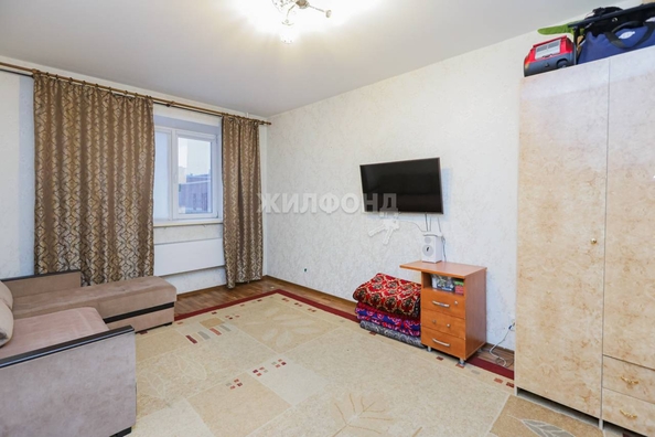 
   Продам 3-комнатную, 63.5 м², Лескова ул, 19

. Фото 1.