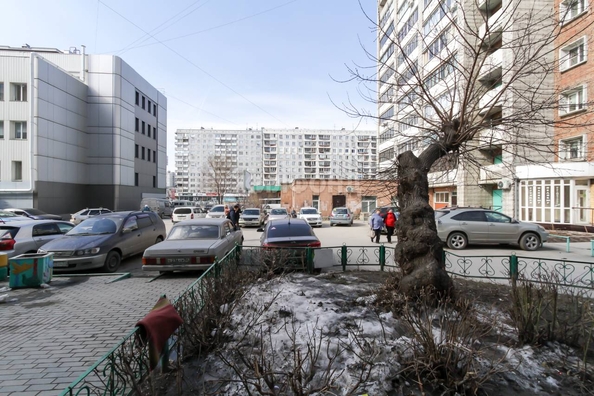 
   Продам 1-комнатную, 29.9 м², Челюскинцев ул, 18

. Фото 21.