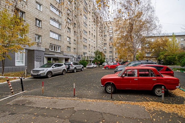 
   Продам 3-комнатную, 82.4 м², Революции ул, 28

. Фото 27.