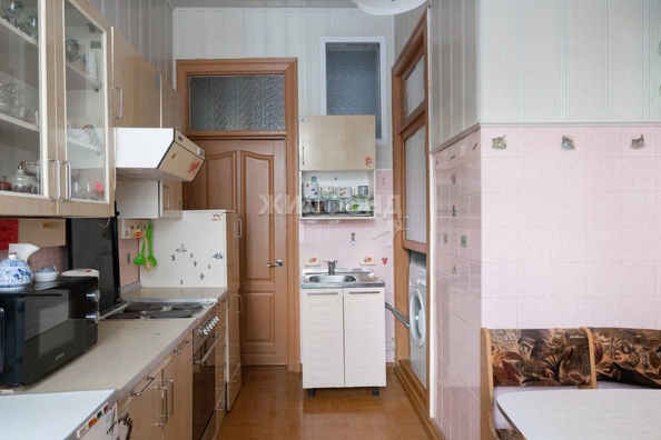 
   Продам 2-комнатную, 56.2 м², Серебренниковская ул, 4

. Фото 3.