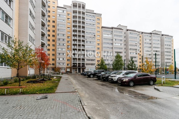 
   Продам 2-комнатную, 66.2 м², 2-й (4 мкр.) кв-л, 232

. Фото 2.