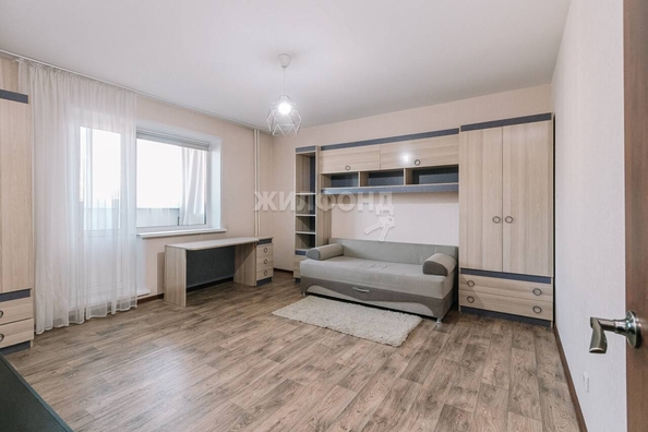 
   Продам 3-комнатную, 76.9 м², 2-й (4 мкр.) кв-л, 204/2

. Фото 1.