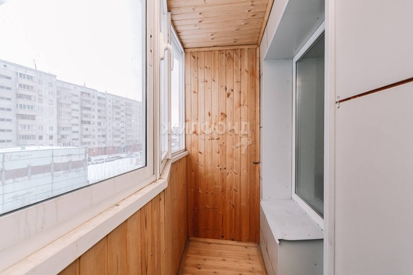 
   Продам 2-комнатную, 52.3 м², Есенина ул, 8/6

. Фото 18.