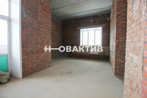 
   Продам 3-комнатную, 77.8 м², Молодежи б-р, 15

. Фото 8.