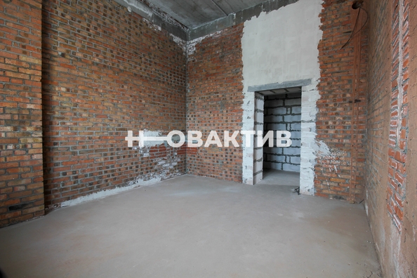 
   Продам 3-комнатную, 77.8 м², Молодежи б-р, 15

. Фото 19.