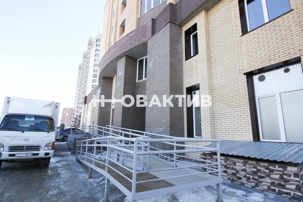 
   Продам 1-комнатную, 47.4 м², Молодежи б-р, 15

. Фото 23.