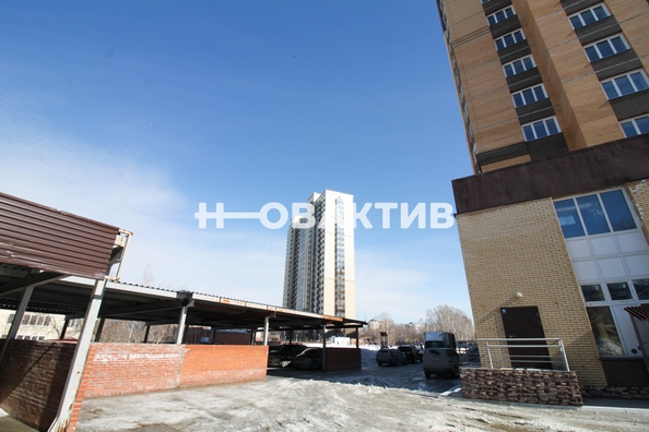 
   Продам 2-комнатную, 60.4 м², Молодежи б-р, 15

. Фото 28.