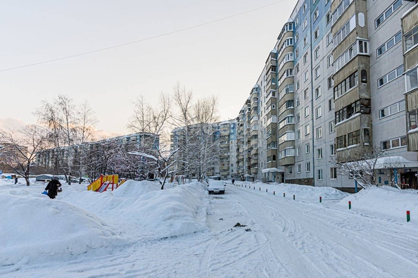 
   Продам 4-комнатную, 73 м², Лазурная ул, 14

. Фото 9.