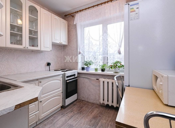 
   Продам 1-комнатную, 33.8 м², Есенина ул, 59

. Фото 1.