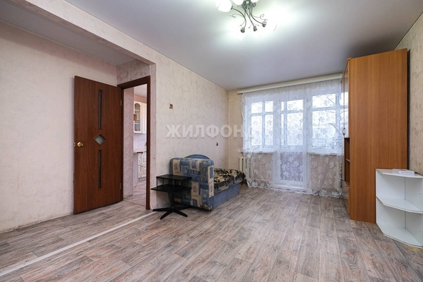 
   Продам 1-комнатную, 33.8 м², Есенина ул, 59

. Фото 2.