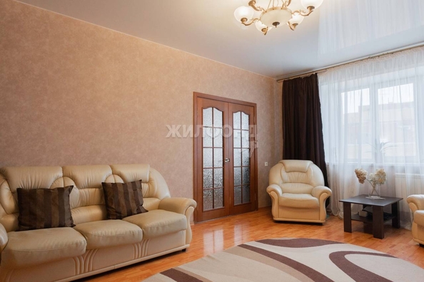 
   Продам 4-комнатную, 112.4 м², Медкадры ул, 7

. Фото 2.