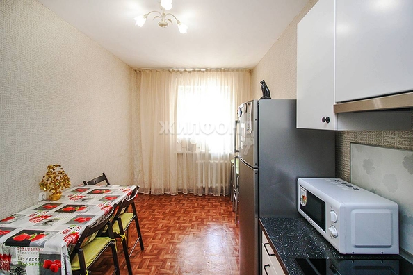 
   Продам 2-комнатную, 83.2 м², Кирова ул, 46

. Фото 3.