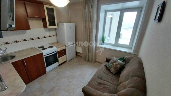 
   Продам 1-комнатную, 38.8 м², Троллейная ул, 138

. Фото 11.