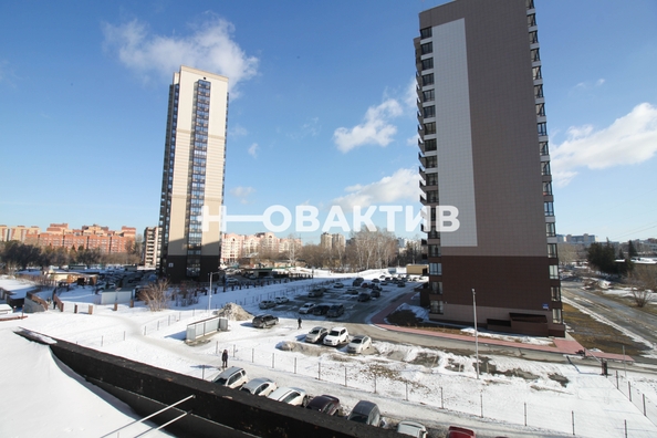 
   Продам 1-комнатную, 41.5 м², Молодежи б-р, 15

. Фото 18.