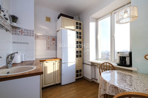 
   Продам 2-комнатную, 42 м², Сибиряков-Гвардейцев ул, 15

. Фото 2.