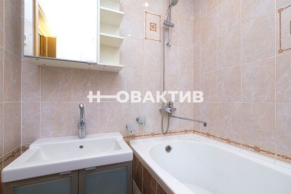 
   Продам 2-комнатную, 76 м², Татьяны Снежиной ул, 51

. Фото 20.