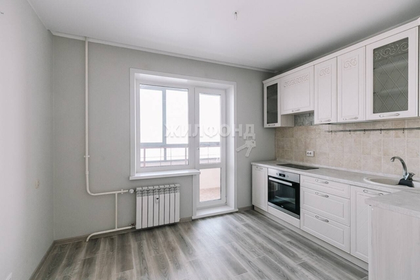 
   Продам 2-комнатную, 55.4 м², Красный пр-кт, 327/3

. Фото 2.