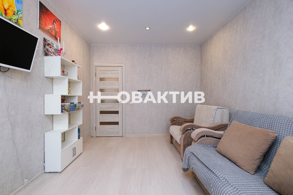 
   Продам 1-комнатную, 35 м², Романтиков ул, 12

. Фото 4.