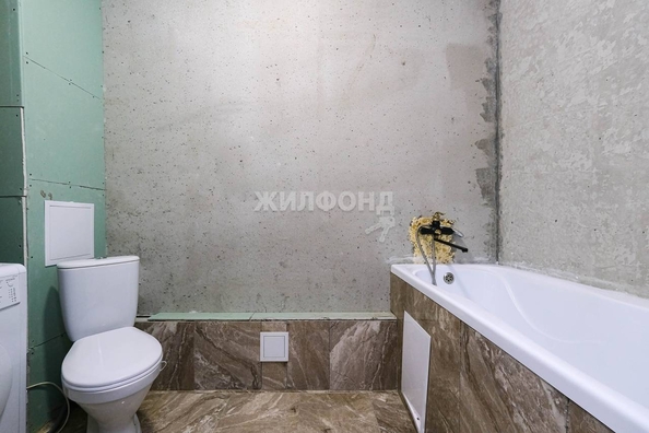 
   Продам 1-комнатную, 40 м², Александра Чистякова ул, 22

. Фото 12.