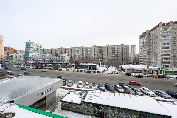 
   Продам 3-комнатную, 59.3 м², Челюскинцев ул, 15

. Фото 15.