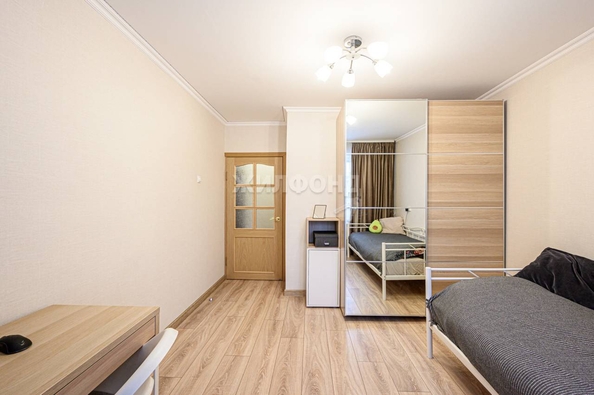 
   Продам 3-комнатную, 59.3 м², Челюскинцев ул, 15

. Фото 19.