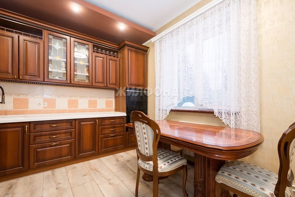 
   Продам дом, 329 м², Новосибирск

. Фото 11.