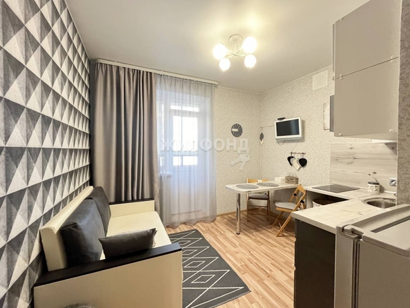 
   Продам 1-комнатную, 37.8 м², Романтиков ул, 10

. Фото 3.