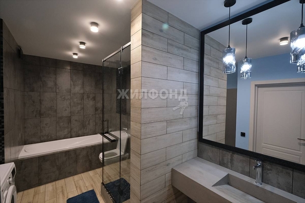 
   Продам 2-комнатную, 82.8 м², Добролюбова ул, 18/1

. Фото 15.