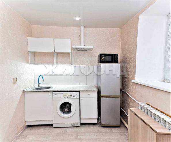 
   Продам студию, 12.3 м², Красный пр-кт, 51/3

. Фото 2.