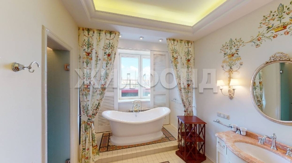 
   Продам 3-комнатную, 188.8 м², Щетинкина ул, 49

. Фото 18.