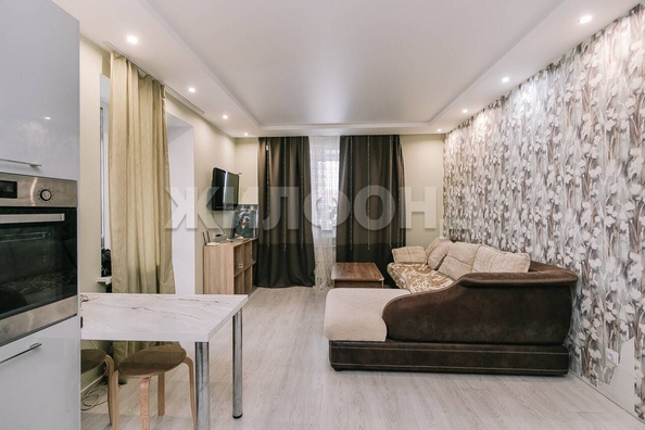 
   Продам 3-комнатную, 67.2 м², 3-й микрорайон, 15

. Фото 2.