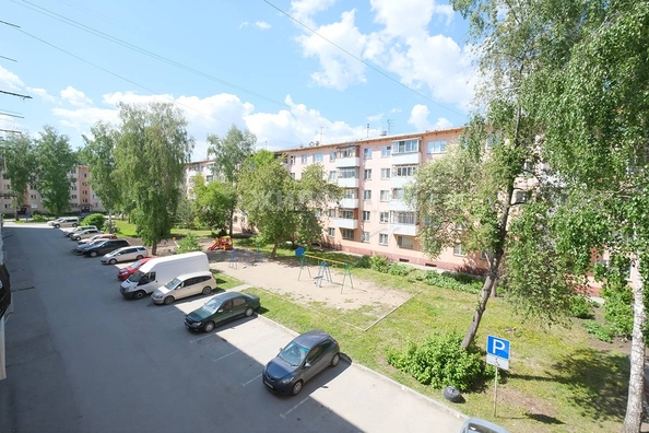 
   Продам 3-комнатную, 48 м², Петухова ул, 108

. Фото 1.