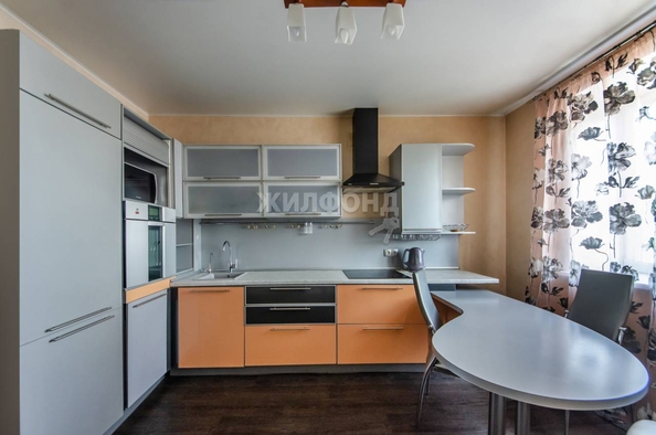 
   Продам 2-комнатную, 63 м², Лескова ул, 19

. Фото 1.