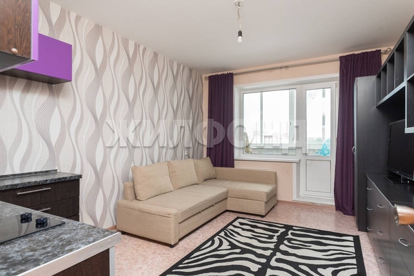 
   Продам 1-комнатную, 37.7 м², Петухова ул, 103/2

. Фото 2.
