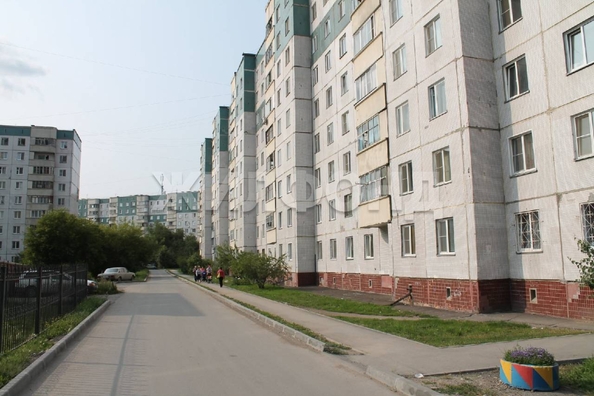 
   Продам 2-комнатную, 49.8 м², Троллейная ул, 136

. Фото 2.