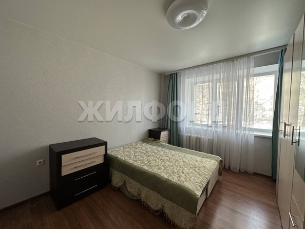 
   Продам 3-комнатную, 71.9 м², 2-й (4 мкр.) кв-л, 233

. Фото 6.