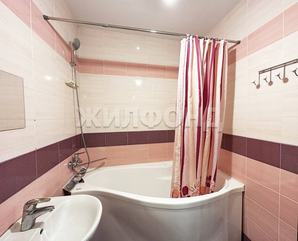 
   Продам 3-комнатную, 71.9 м², 2-й (4 мкр.) кв-л, 233

. Фото 13.
